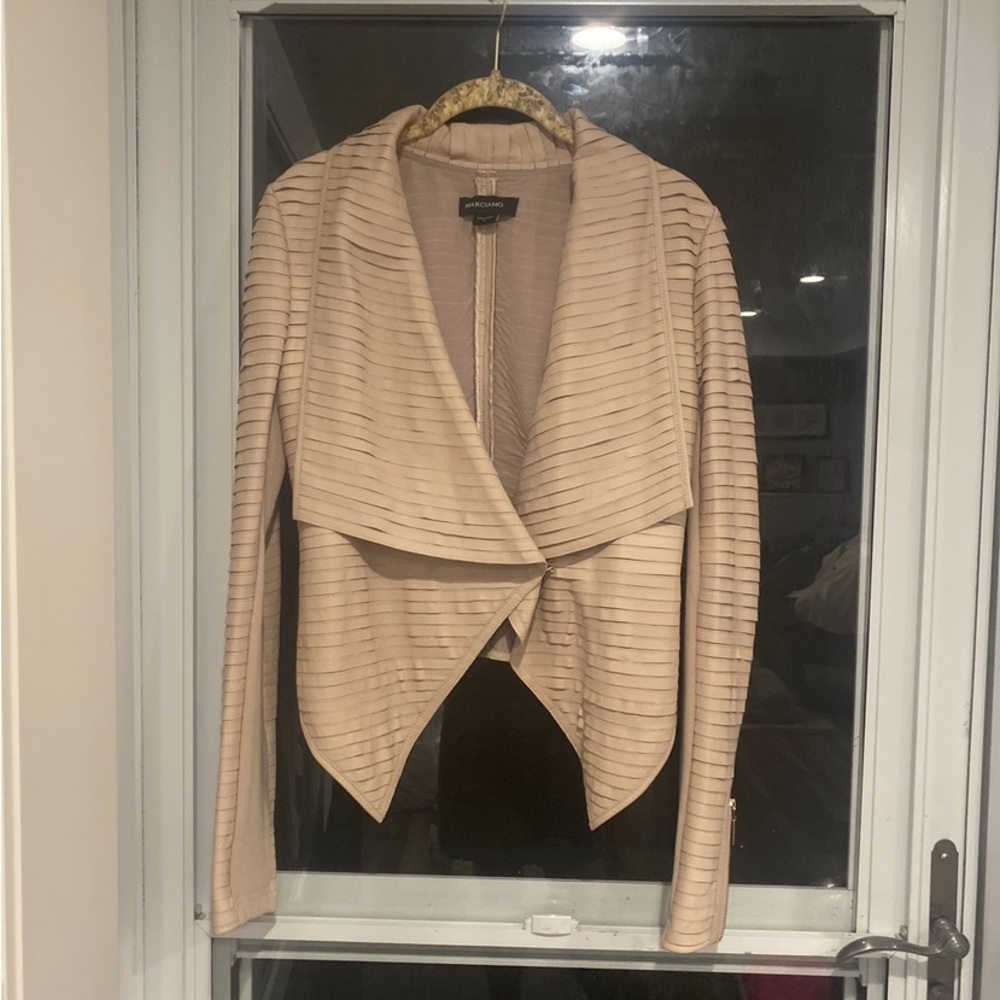 Marciano size 6 women’s jacket. 2 colors beige and black. Leather